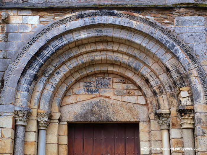 DETALLE DE LAS ARQUIVOLTAS DEL PORTAL OCCIDENTAL